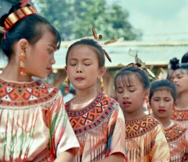Fotografie mit dem Titel "Sulawesi - baptême…" von Christian Ebel, Original-Kunstwerk, Analog Fotografie