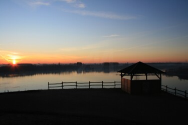 Fotografie mit dem Titel "Lever de soleil sur…" von Michael Dessein, Original-Kunstwerk, Nicht bearbeitete Fotografie Auf Al…