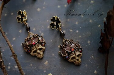 Skulptur mit dem Titel "Halloween skull ear…" von Olga Kras, Original-Kunstwerk, Stein