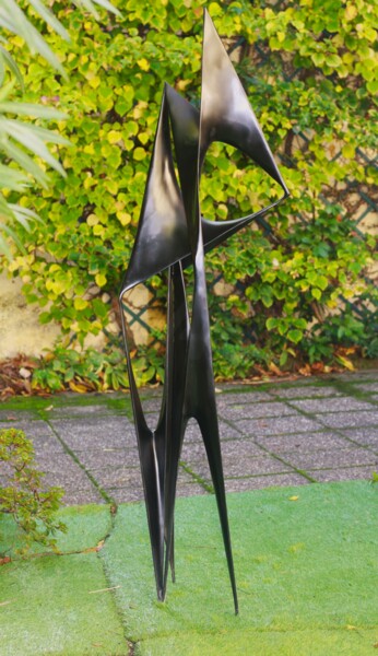 Скульптура под названием "Ma Biche" - Dominique Andre, Подлинное произведение искусства, Смола