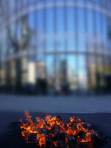 Photographie intitulée "Un feu de ville" par Emma Laflute, Œuvre d'art originale, Photographie manipulée