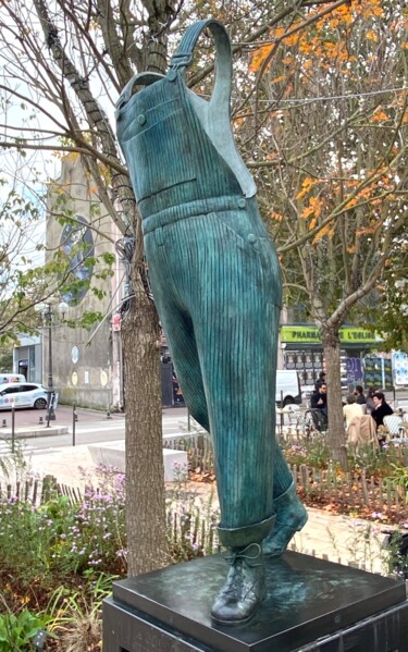 Sculpture titled "À Coluche, grand fo…" by Guillaume Werle, Original Artwork, Bronze