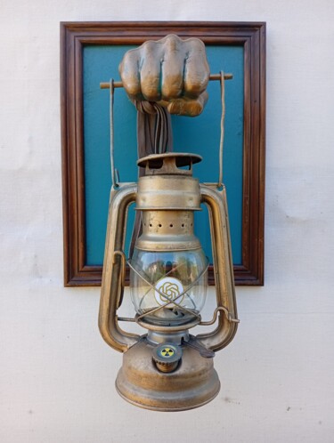 Sculpture intitulée "Atomic Spark" par Laurentiu Ilina, Œuvre d'art originale, Coulage Monté sur Panneau de bois