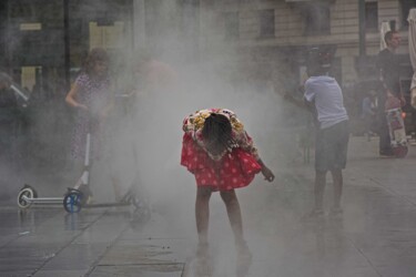Fotografie mit dem Titel "La jeune danseuse 4" von Etienne Yapo Yao, Original-Kunstwerk, Digitale Fotografie