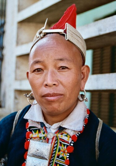 Photographie intitulée "Vietnam - homme en…" par Christian Ebel, Œuvre d'art originale, Photographie argentique