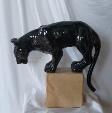 PANTHERE NOIRE A L'AFFUT