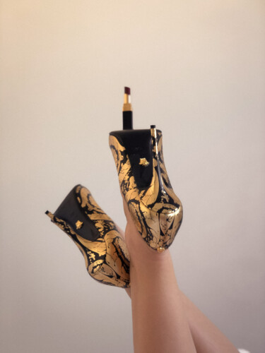 Photography titled "ON MY FOOT #2" by Kristina Mallen, Original Artwork, Digital Photography