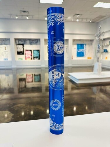 Rzeźba zatytułowany „One Dollar Rols Blue” autorstwa Karl Lagasse, Oryginalna praca, Aluminium