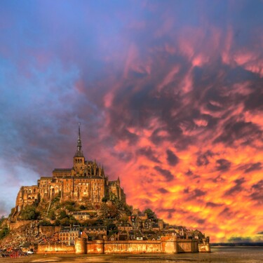 Photographie intitulée "Mont saint Michel f…" par Patma, Œuvre d'art originale, Photographie manipulée