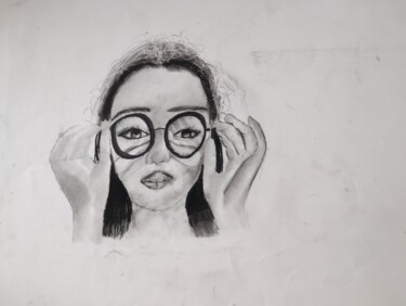 Рисунок под названием "Girl with glasses p…" - Serhat Atas, Подлинное произведение искусства, Графит