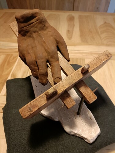 Skulptur mit dem Titel "Hand-Craft" von Roland E. Lindner, Original-Kunstwerk, Ton