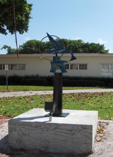 Sculpture titled "Luna Tuna" by Richard Beaulieu, Original Artwork, Metals