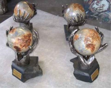 Sculpture intitulée "Mains et Terre..." par Mile, Œuvre d'art originale