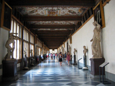 Ein Tourist beschädigt ein altes Gemälde in den Uffizi, während er versucht, ein Meme zu erstellen.