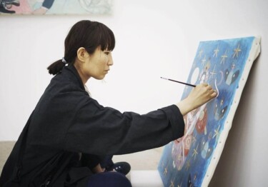 Aya Takano: Eksplorując fantastykę i futuryzm przez superpłaską soczewkę