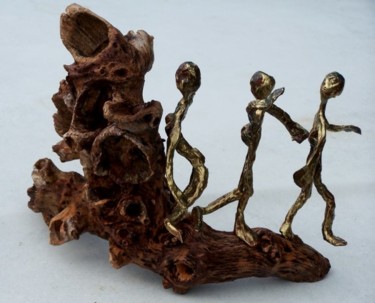Sculpture intitulée "un monde en marche.…" par Anne-Frédérique Ferret, Œuvre d'art originale, Bois