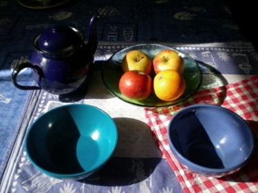 Photographie intitulée "Théière, bol, fruit…" par Morgane A., Œuvre d'art originale