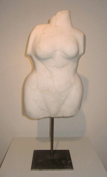 제목이 "Female Torso"인 조형물 Fraser Paterson로, 원작, 돌