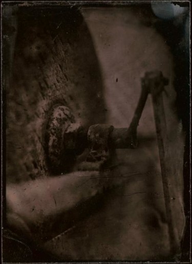 Photographie intitulée "Détail d'une Meule" par Francis Courtemanche, Œuvre d'art originale, Autre