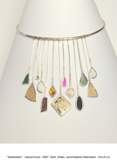 Skulptur mit dem Titel "necklace brincadeira" von Tabea Und Thomas Wimmer, Original-Kunstwerk