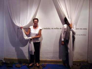 Instalación titulada "lynda_y_marcela_en_…" por Marcela Reyes, Obra de arte original