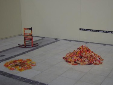 Instalación titulada "chaise_circle.jpg" por Marcela Reyes, Obra de arte original