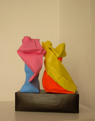 제목이 "WOMEN TALKING  -…"인 조형물 Luccia Lignan로, 원작, 나무