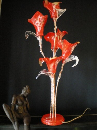 Design intitulée "LAMPE 5 TULIPES ROU…" par Jean Luc Masini, Œuvre d'art originale