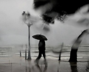 Fotografía titulada "Pluie sur le paseo…" por Ariane Canta-Brejnik, Obra de arte original