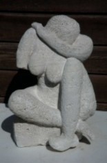 Femme au bras cassé