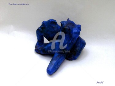 Sculpture titled "Les âmes-en-bleu" by Mabé, Original Artwork, Terra cotta