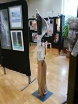 제목이 "Grace à la chaussur…"인 조형물 Michel Cartier로, 원작