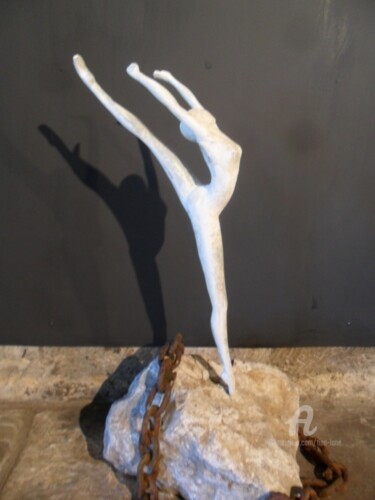 Skulptur mit dem Titel "Dreams of Freedom II" von Tina Lane, Original-Kunstwerk, Gemischte Medien