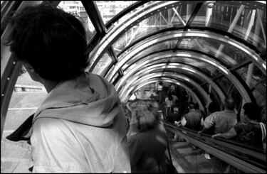 Photographie intitulée "Paris - Beaubourg 3" par Pascaline, Œuvre d'art originale, Photographie argentique