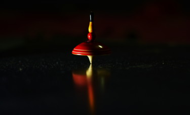 Fotografie mit dem Titel "Spinning!" von Goutam Chakraborty, Original-Kunstwerk