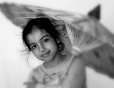 Fotografie getiteld "Printed Umbrella" door Goutam Chakraborty, Origineel Kunstwerk