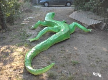 Sculpture intitulée "lézard géant" par Mile, Œuvre d'art originale