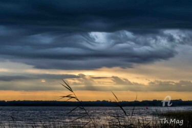 Vagues-de-ciel. Photographie intitulée "Vagues-de-ciel." par Thierry Magliulo (Th.Mag), Œuvre d'art originale