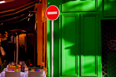 Photographie intitulée "sens interdit vert…" par Jean-Marc Angelini, Œuvre d'art originale