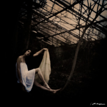Photographie intitulée "Fée au voile" par Jean-Marc Angelini, Œuvre d'art originale