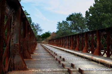 Photographie intitulée "le vieux pont rouil…" par Gerard Jeanjean, Œuvre d'art originale