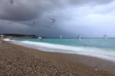 Photographie intitulée "Les gouttes." par Valery Trillaud, Œuvre d'art originale