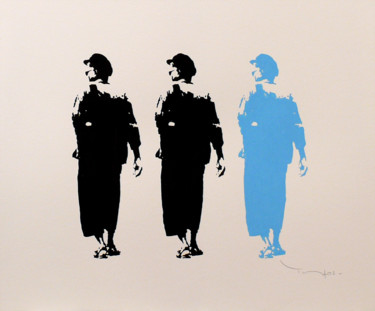 Three men looking left for nothing 02