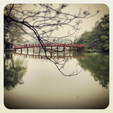 Photographie intitulée "pont-rouge-hanoi" par Agnès M, Œuvre d'art originale