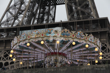 Photographie intitulée "Paris 08" par Philip Rejean, Œuvre d'art originale, Photographie numérique Monté sur Carton