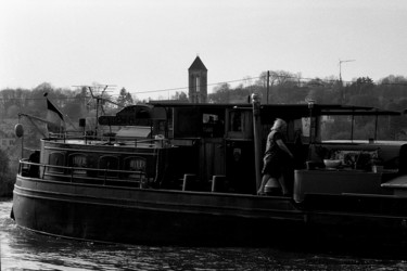 Photographie intitulée "Livraison en péniche" par Dominique Thivollier, Œuvre d'art originale