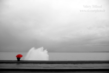Photography titled "homme-au-parapluie-…" by Valery Trillaud, Original Artwork