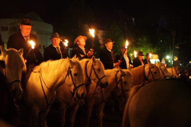 Photographie intitulée "flambeaux et chevaux" par Gerard Jeanjean, Œuvre d'art originale