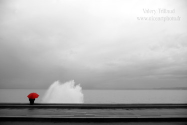 Photography titled "homme-au-parapluie-…" by Valery Trillaud, Original Artwork