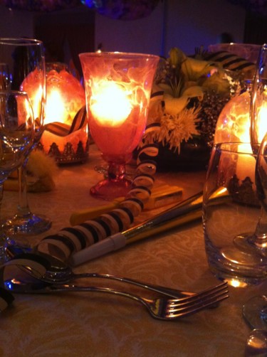 JE VOUS INVITE,  LA TABLE EST MISE